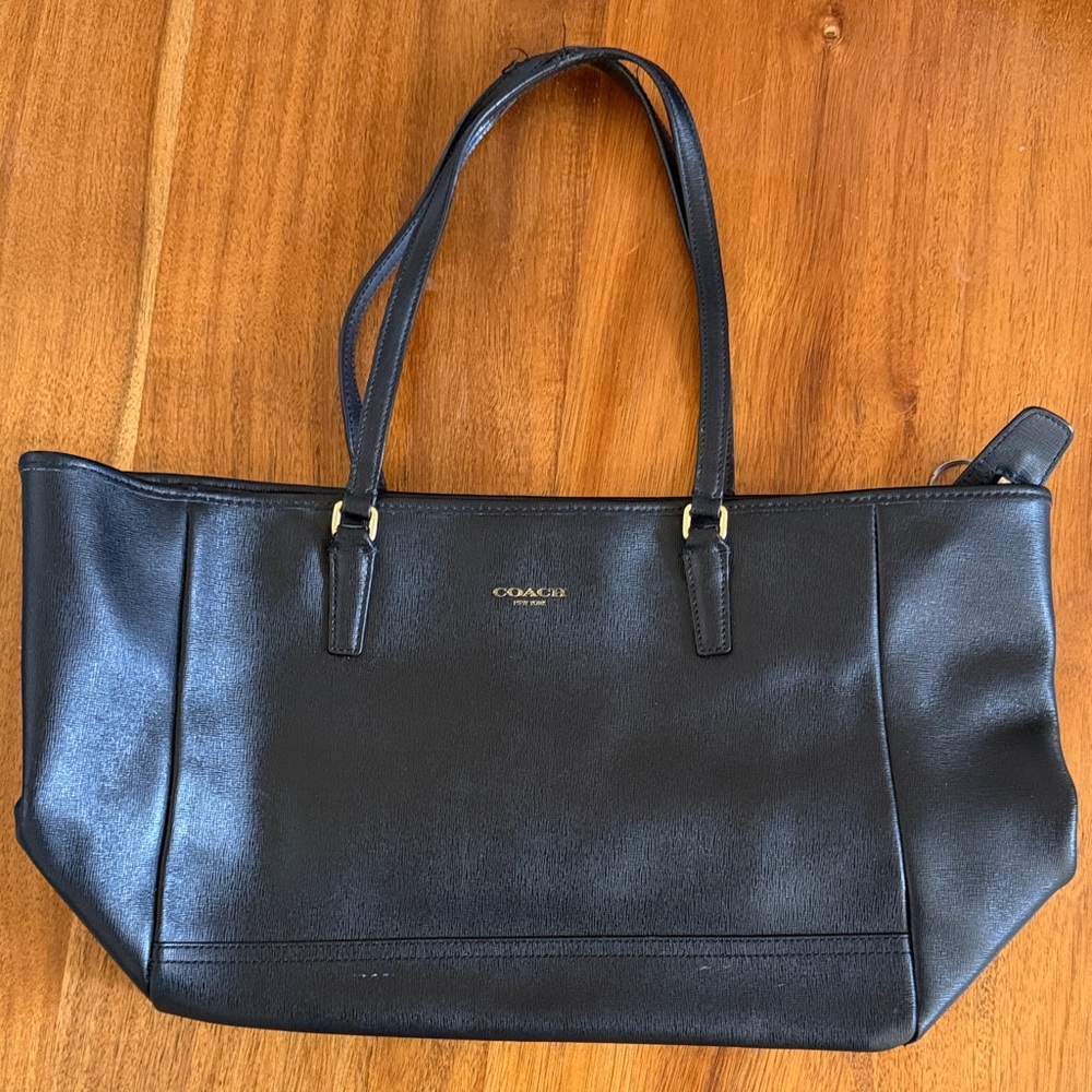 Coach 23576 Black Saffiano Leather E/W Tote Handbag GUC